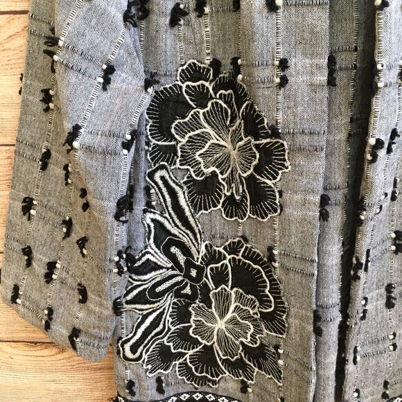 CHICOS TEXTURED BLAZER WITH APPLIQUED FLORAL FRONT‎ - Picture 2 of 7